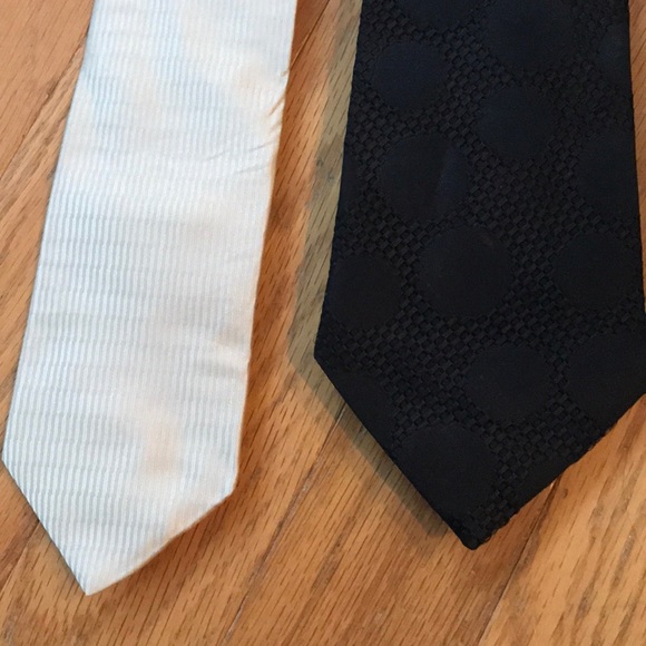 Calvin Klein Gold / Yellow Tie AND Black Arrow Modern Classic Ties - Set of 2 - Picture 2 of 10